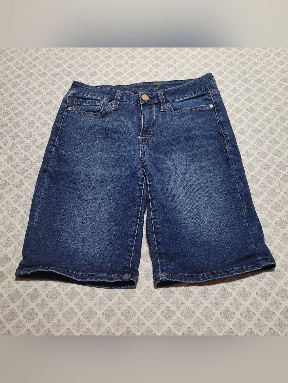 Women's Size 8- Blue Boyfriend Denim Short.